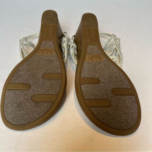 Fergalicious Women's White/Silver Thong Sandals Sparkly Size 7.5M Strappy - Picture 6 of 9